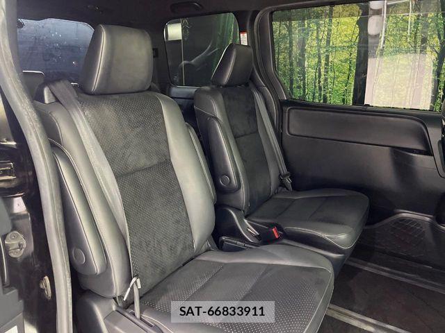 Toyota VOXY 2021-06 8132904-8