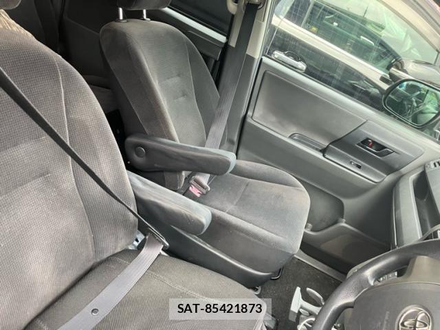 Toyota VOXY 2009-07 8132946-3