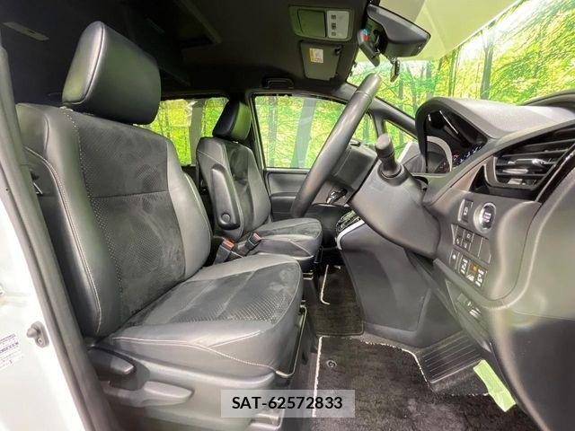 Toyota VOXY 2021-03 8146969-7