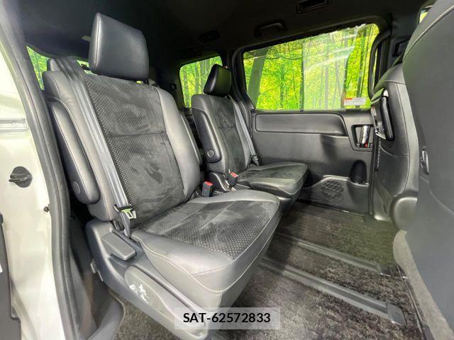 Toyota VOXY 2021-03 8146969-8