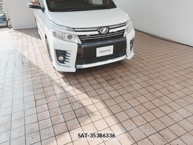 Toyota VOXY 2015-06 8146971-11