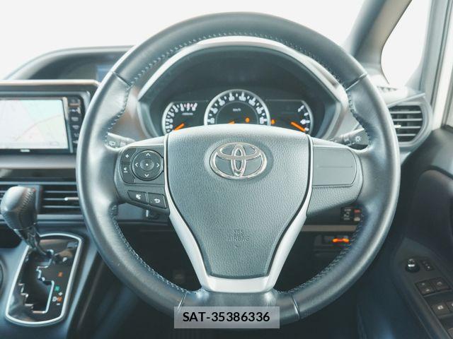 Toyota VOXY 2015-06 8146971-15