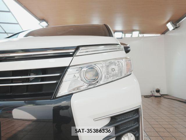 Toyota VOXY 2015-06 8146971-21