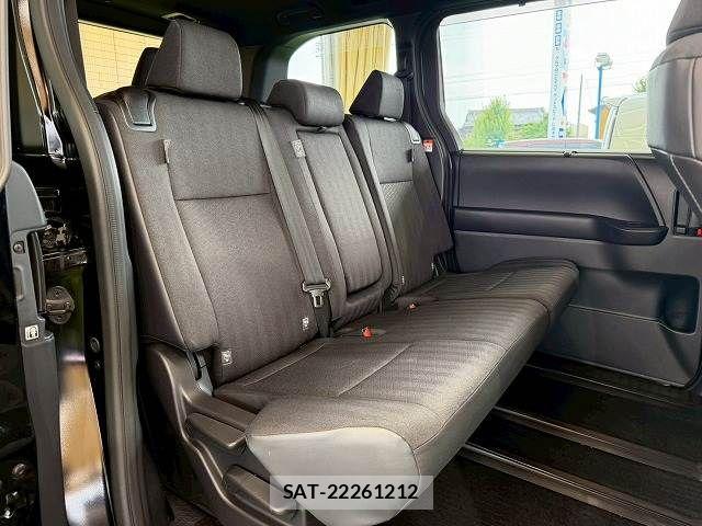 Toyota VOXY 2023-10 8146967-10