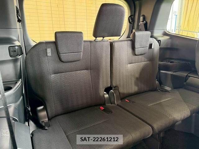 Toyota VOXY 2023-10 8146967-11