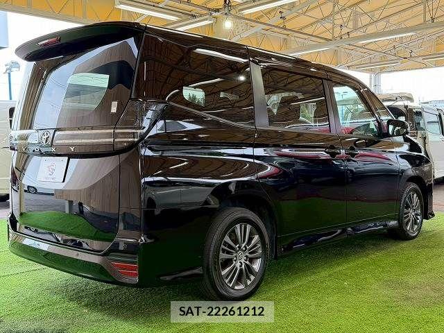 Toyota VOXY 2023-10 8146967-16