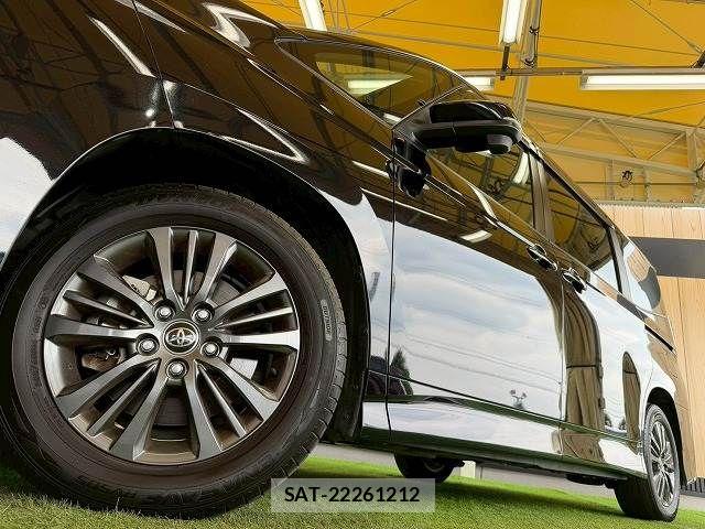 Toyota VOXY 2023-10 8146967-18