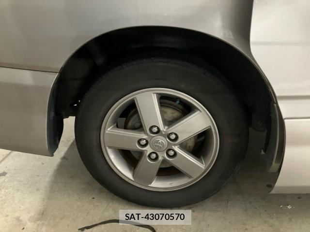 Toyota VOXY 2005-07 8146983-12