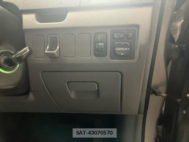 Toyota VOXY 2005-07 8146983-15