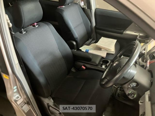 Toyota VOXY 2005-07 8146983-16