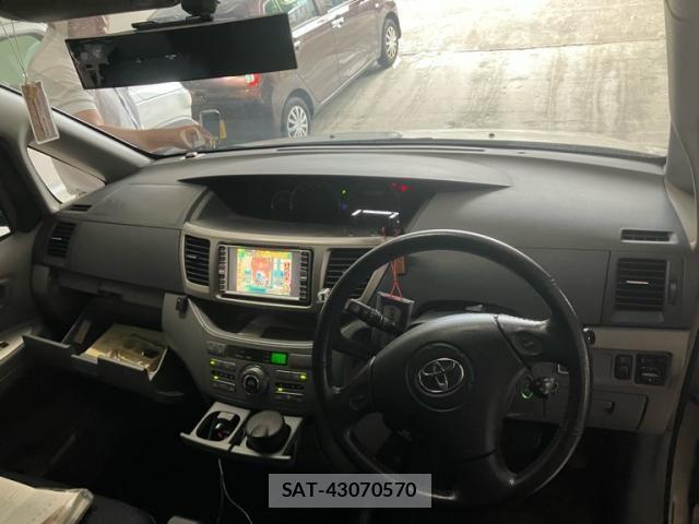 Toyota VOXY 2005-07 8146983-17