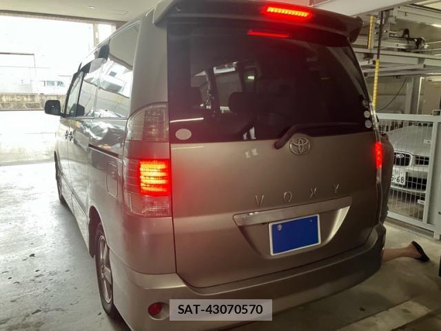 Toyota VOXY 2005-07 8146983-1