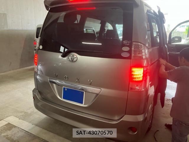 Toyota VOXY 2005-07 8146983-6