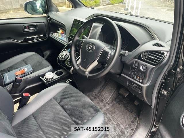 Toyota VOXY 2021-01 8146968-1