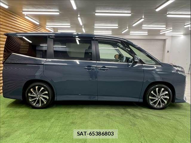 Toyota VOXY 2023-06 8146961-14