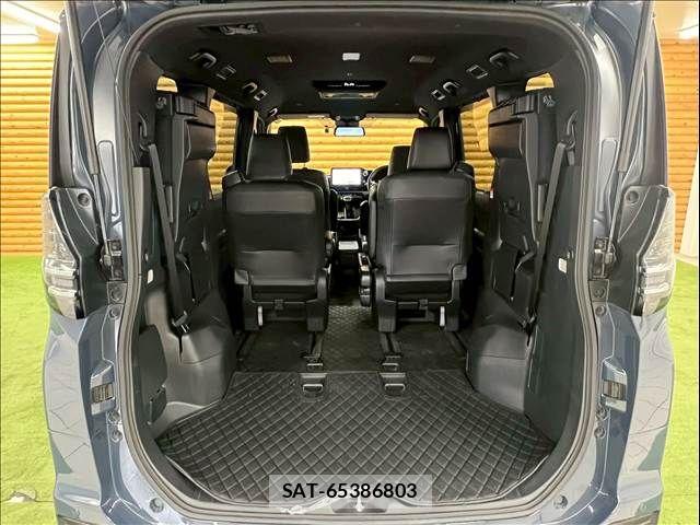 Toyota VOXY 2023-06 8146961-17
