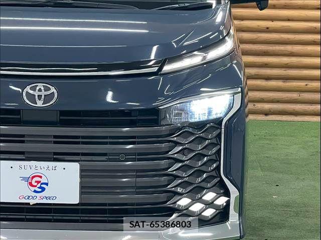 Toyota VOXY 2023-06 8146961-19
