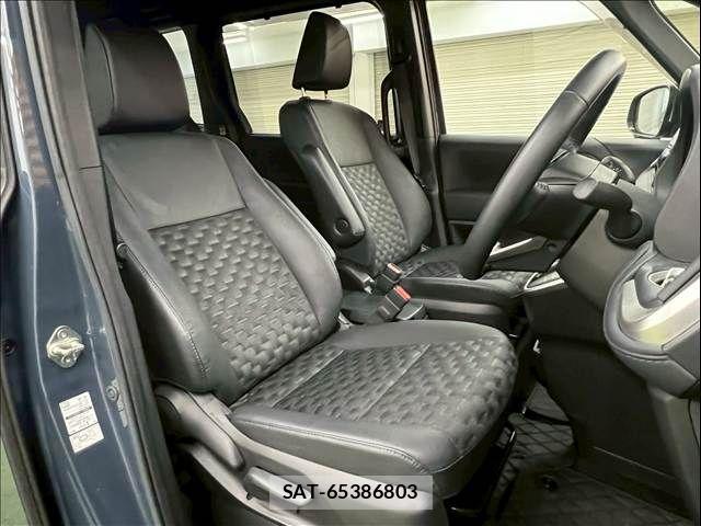 Toyota VOXY 2023-06 8146961-5