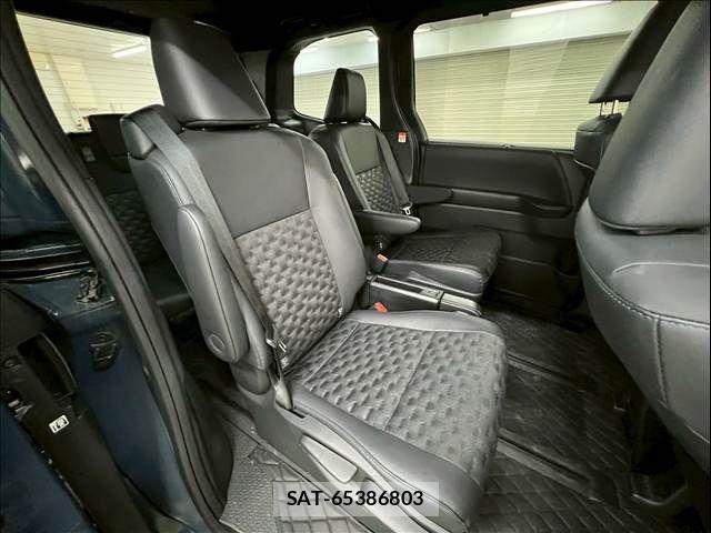 Toyota VOXY 2023-06 8146961-6