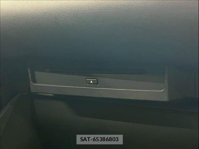 Toyota VOXY 2023-06 8146961-8