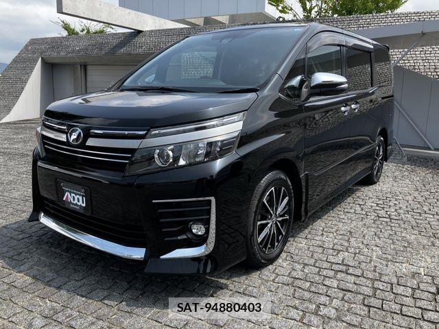Toyota VOXY 2017-03 8146977-0