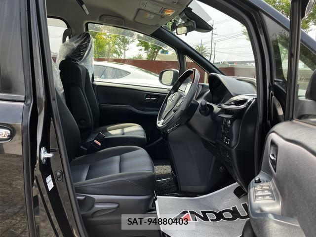 Toyota VOXY 2017-03 8146977-9