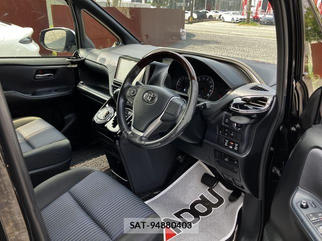 Toyota VOXY 2017-03 8146977-10