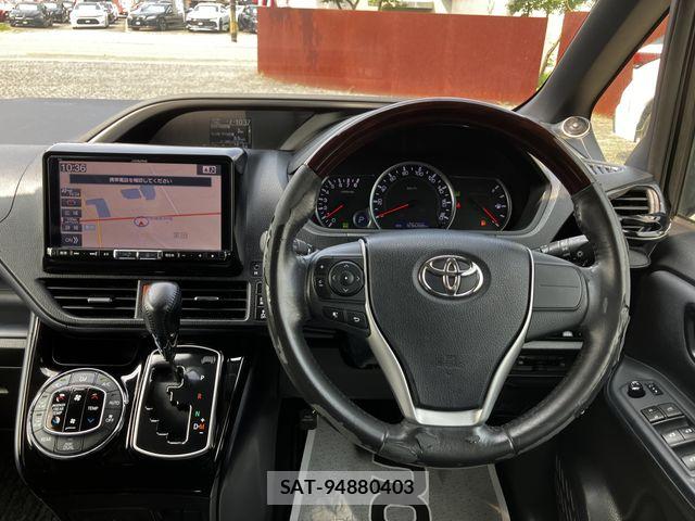 Toyota VOXY 2017-03 8146977-12