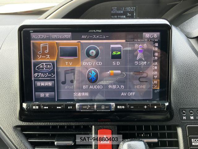 Toyota VOXY 2017-03 8146977-16