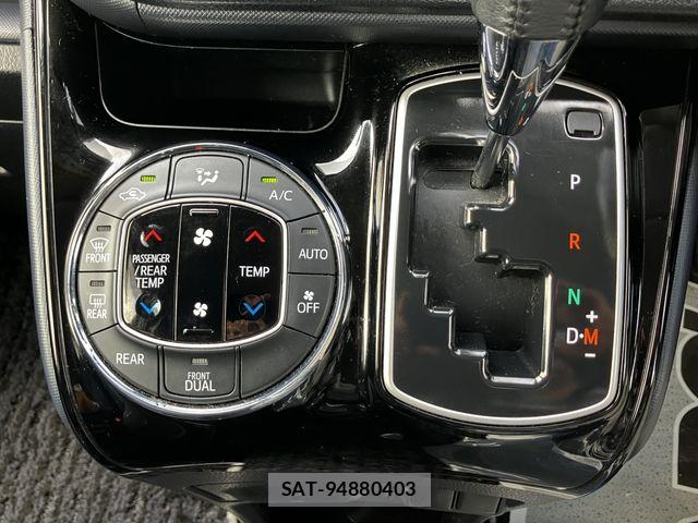 Toyota VOXY 2017-03 8146977-17