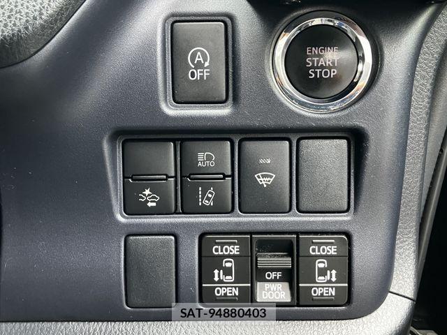 Toyota VOXY 2017-03 8146977-18