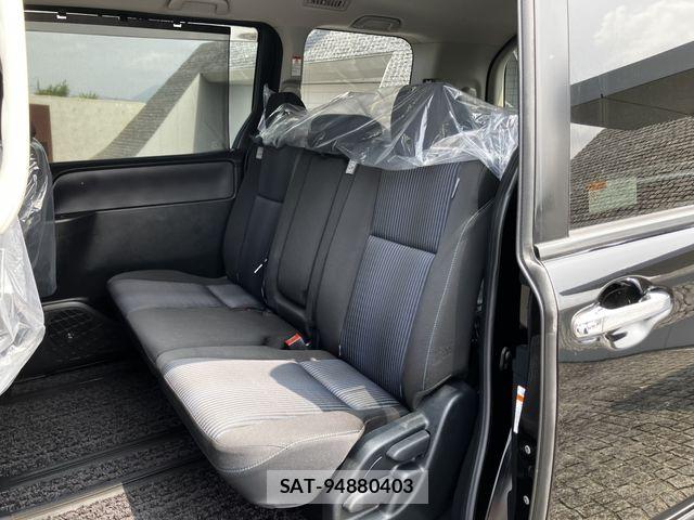 Toyota VOXY 2017-03 8146977-22