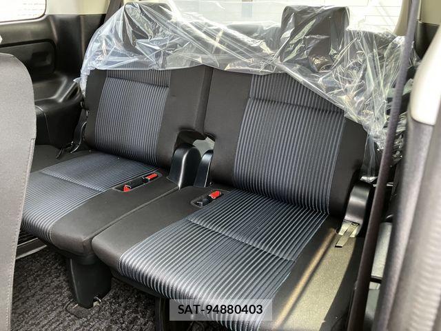 Toyota VOXY 2017-03 8146977-23