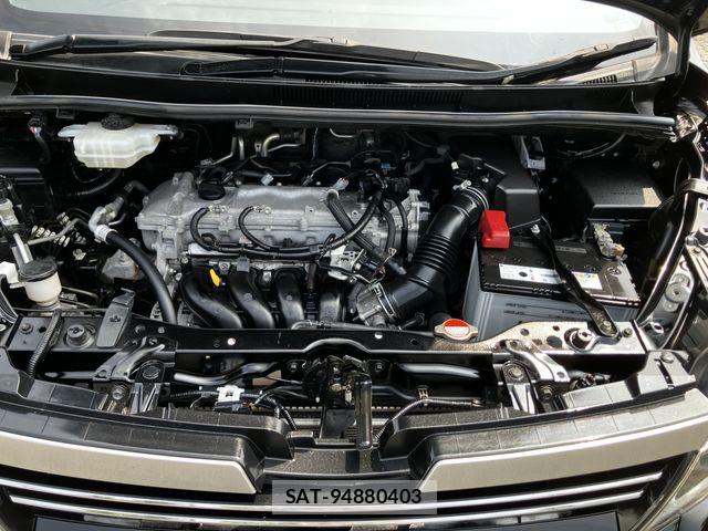 Toyota VOXY 2017-03 8146977-25