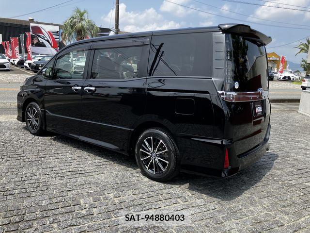 Toyota VOXY 2017-03 8146977-3