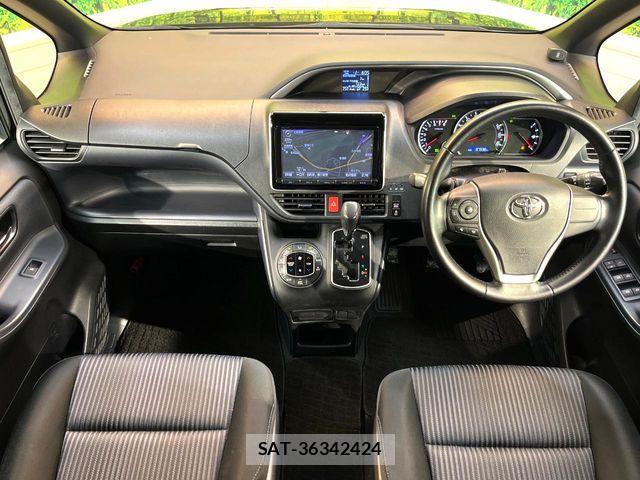 Toyota VOXY 2015-06 8146973-1