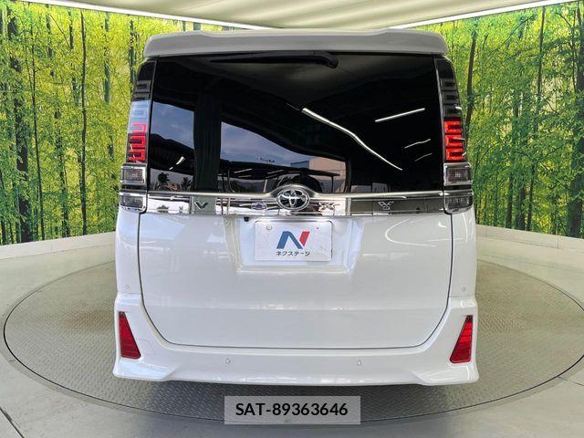 Toyota VOXY 2020-07 8146970-16