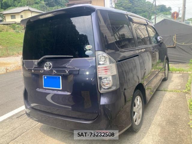 Toyota VOXY 2007-10 8146986-9