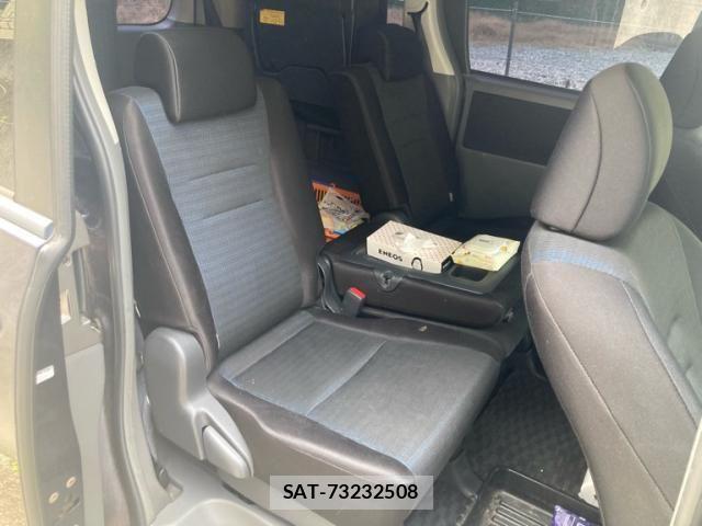 Toyota VOXY 2007-10 8146986-13