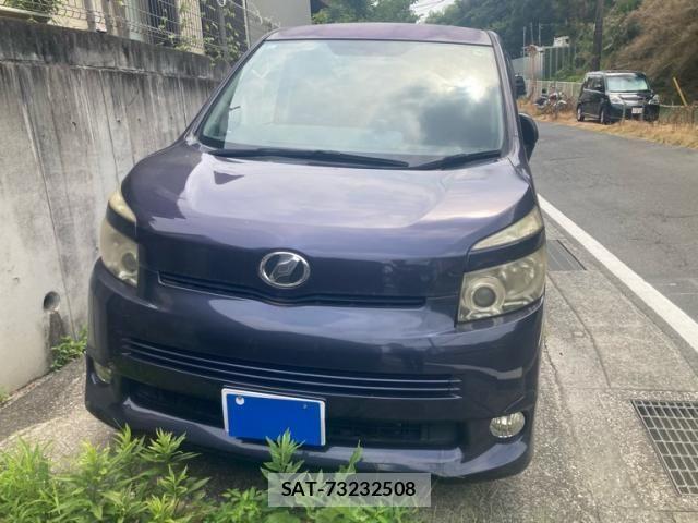 Toyota VOXY 2007-10 8146986-1