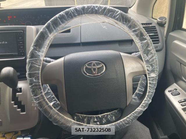 Toyota VOXY 2007-10 8146986-20
