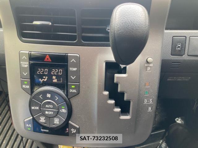 Toyota VOXY 2007-10 8146986-22