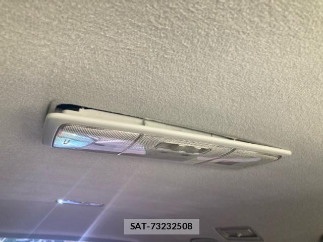Toyota VOXY 2007-10 8146986-24