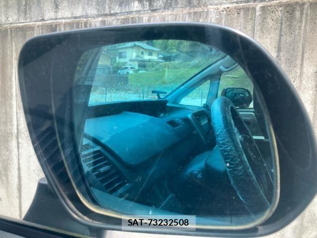 Toyota VOXY 2007-10 8146986-25