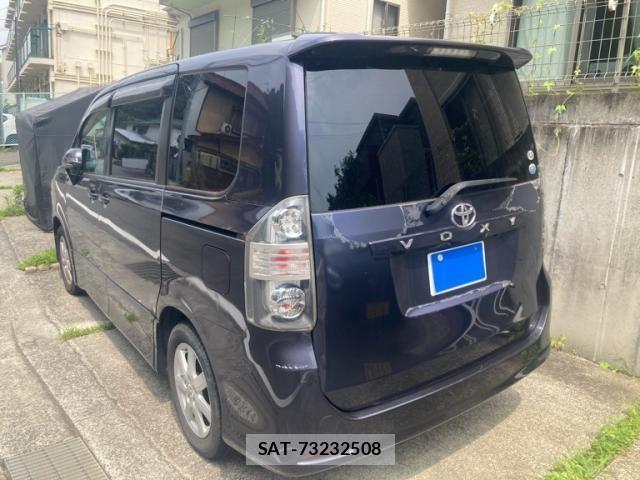 Toyota VOXY 2007-10 8146986-8