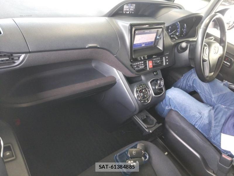 Toyota VOXY HYBRID 2014-09 8149530-4