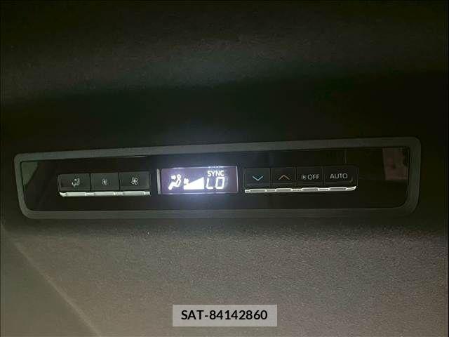 Toyota VOXY 2023-06 8146963-9