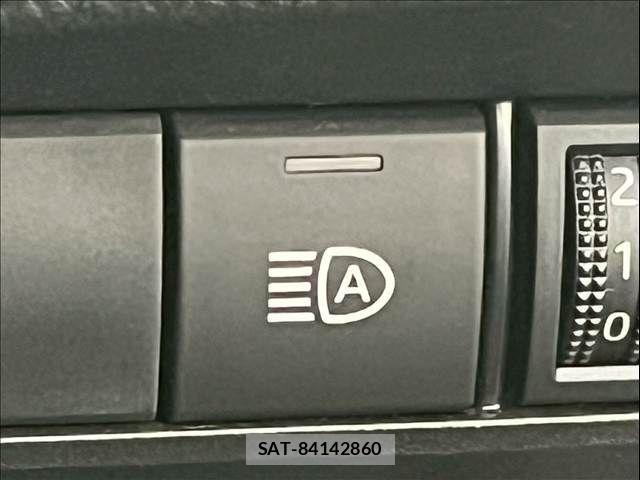 Toyota VOXY 2023-06 8146963-10