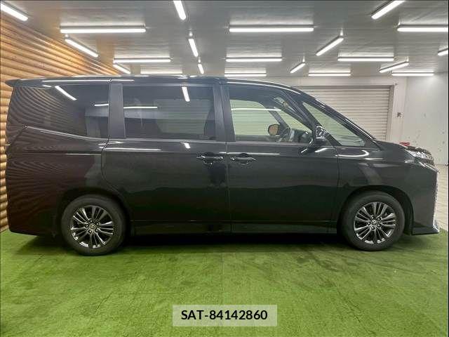 Toyota VOXY 2023-06 8146963-14