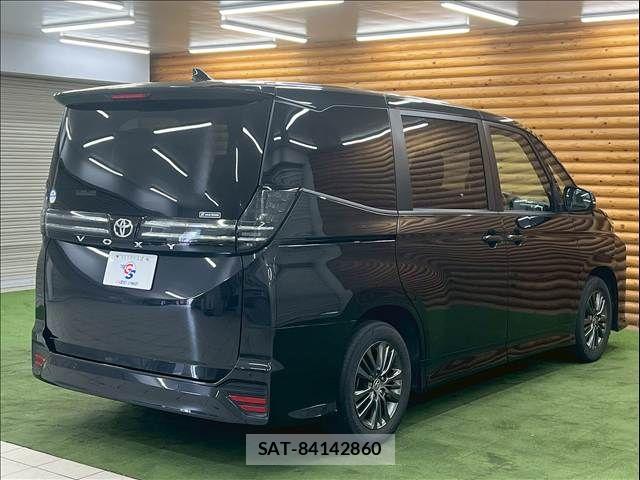 Toyota VOXY 2023-06 8146963-15